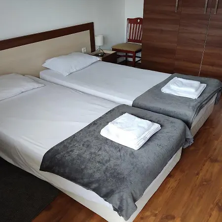 Family 2 Bed In Apartment *