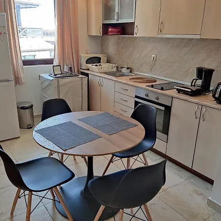 Family 2 Bed In בנסקו