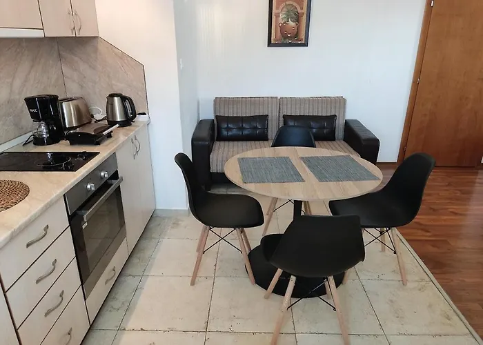 Family 2 Bed In Apartment *