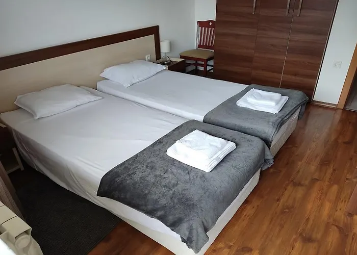 Family 2 Bed In Apartment *